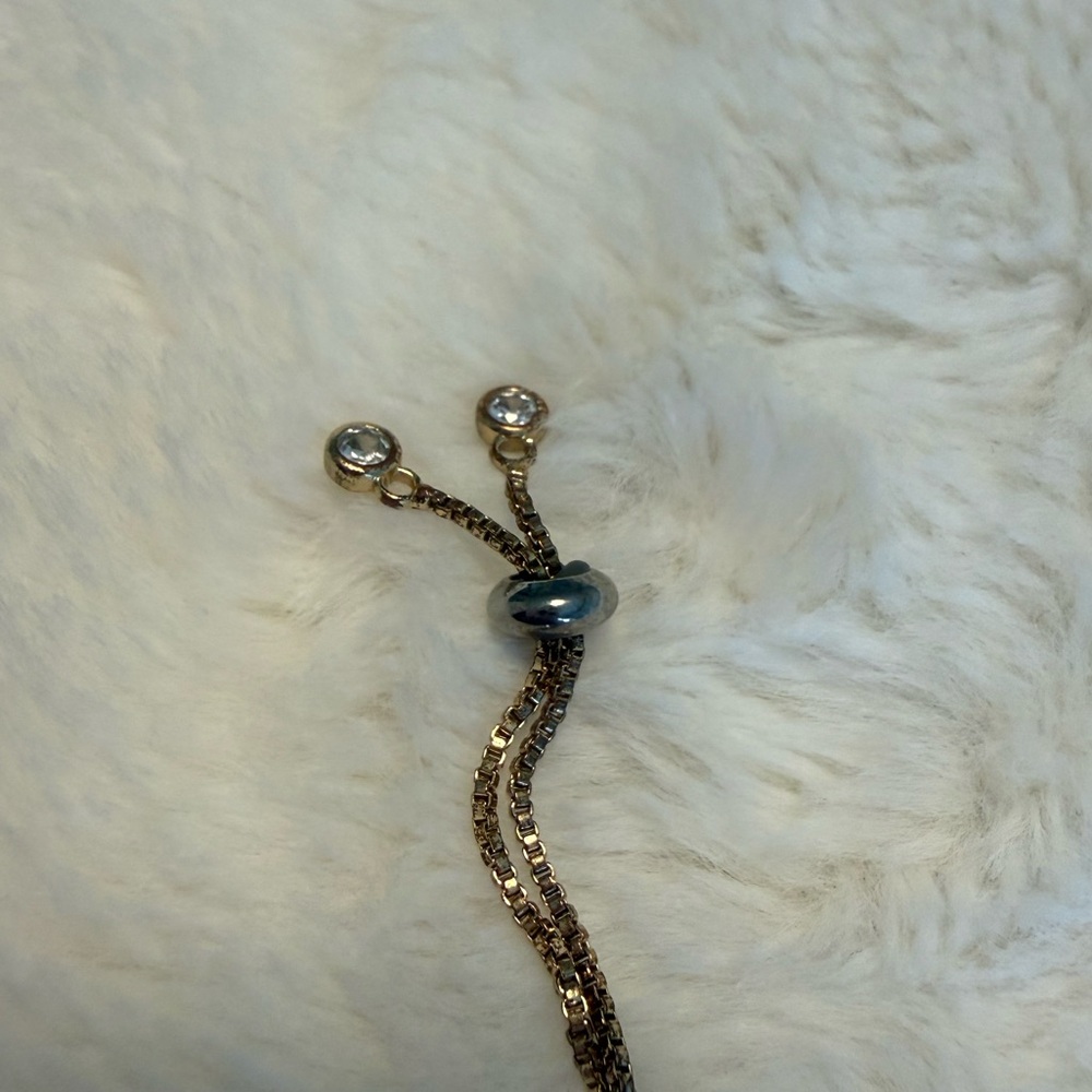 GOLD TONE Bee Bracelet - Picture 4 of 5